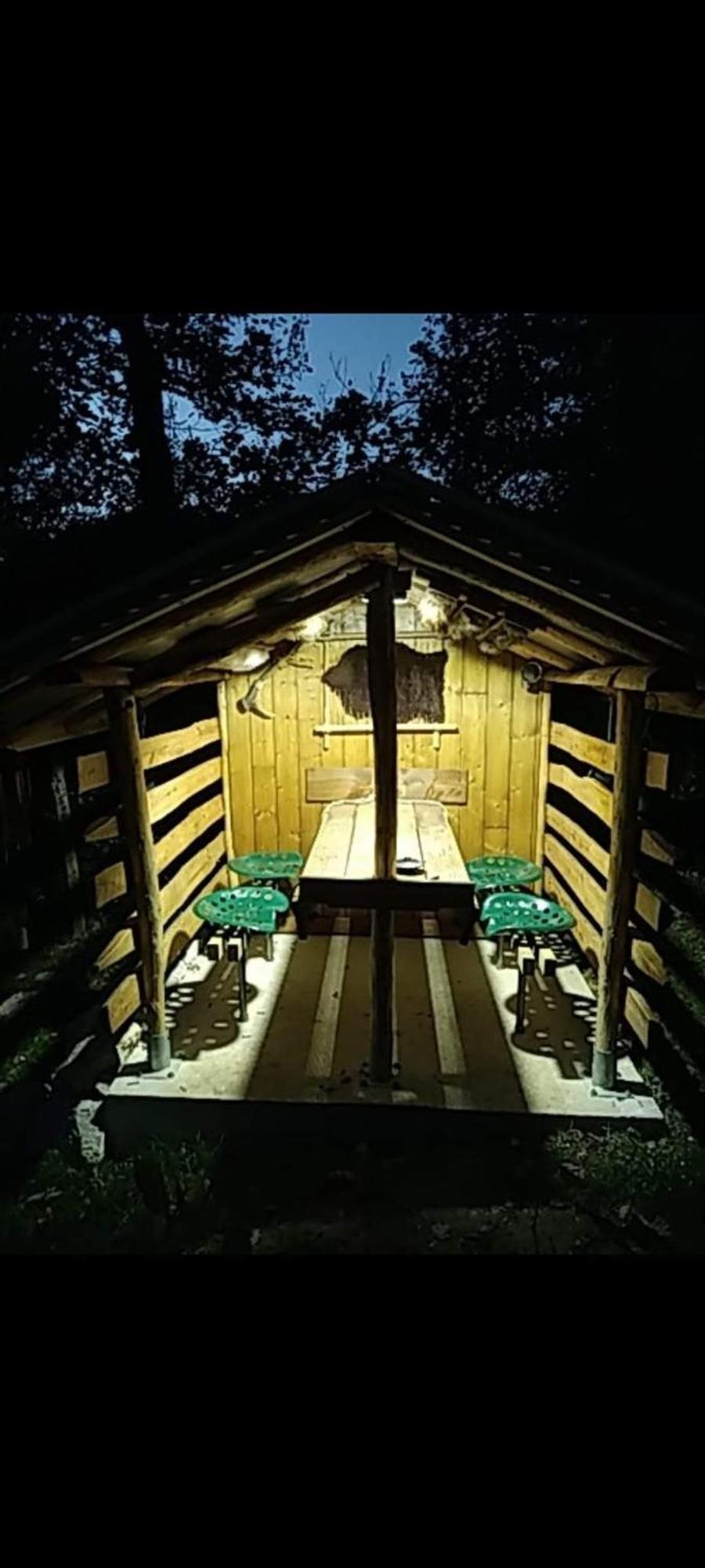Écrainville La Cabane Perchee Du Trappeur מראה חיצוני תמונה