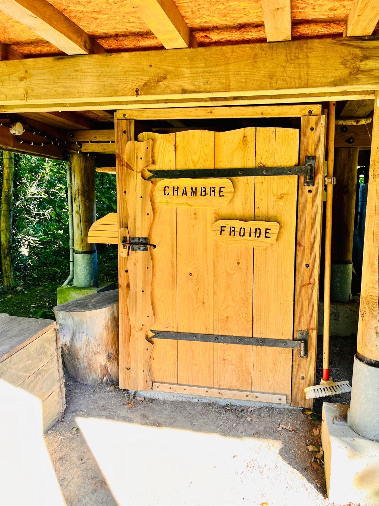 Écrainville La Cabane Perchee Du Trappeur מראה חיצוני תמונה