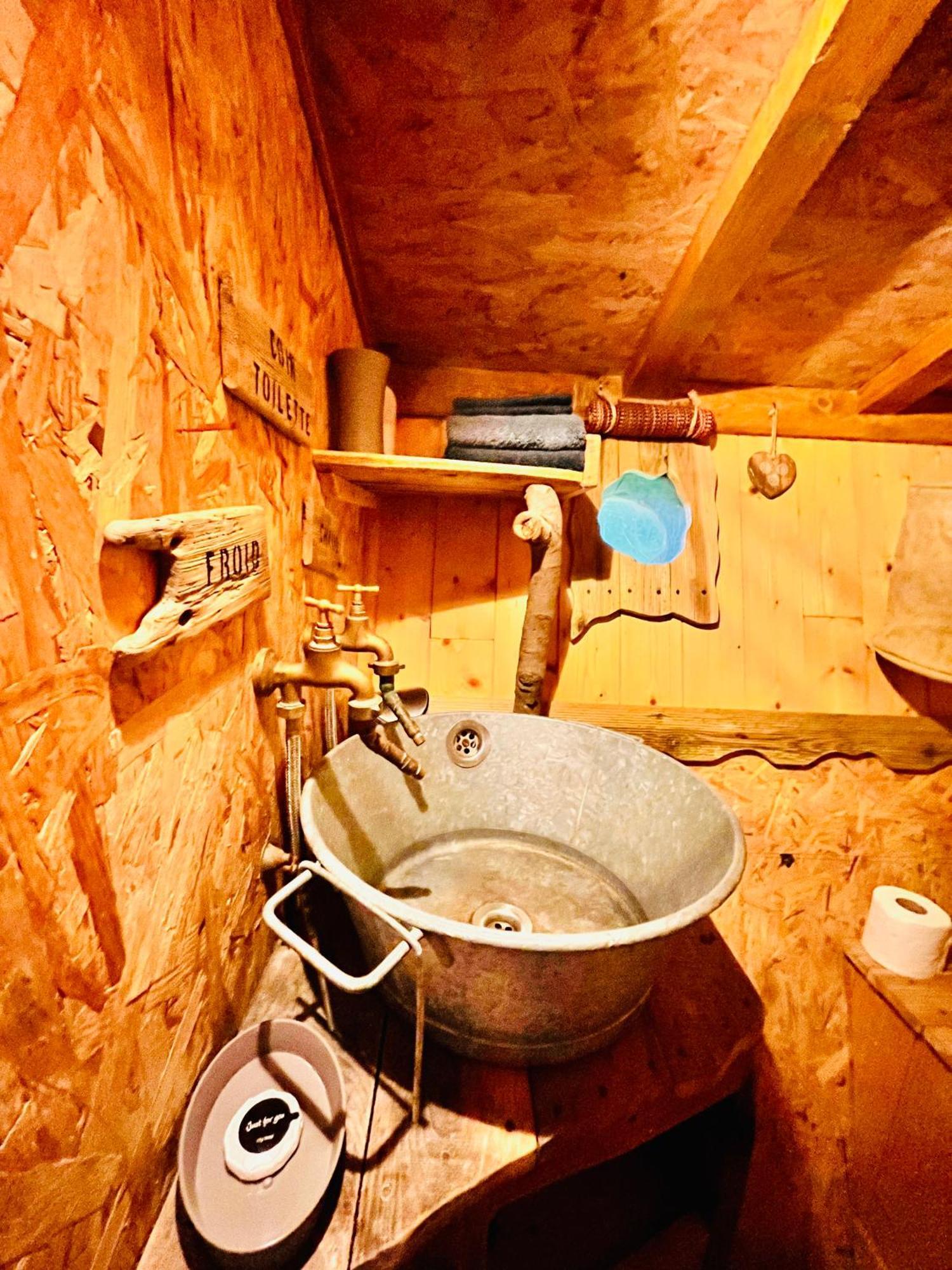 Écrainville La Cabane Perchee Du Trappeur מראה חיצוני תמונה