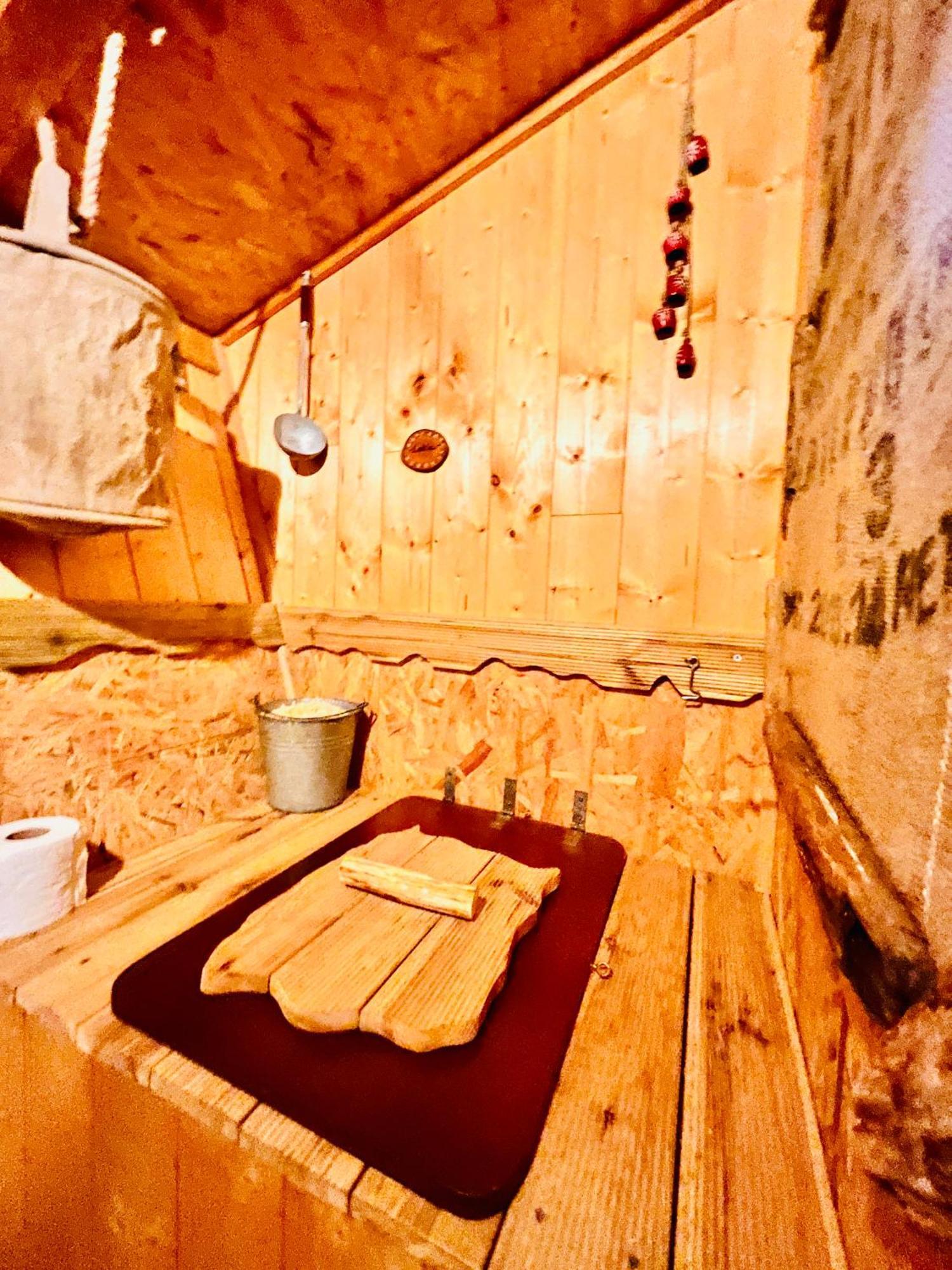 Écrainville La Cabane Perchee Du Trappeur מראה חיצוני תמונה